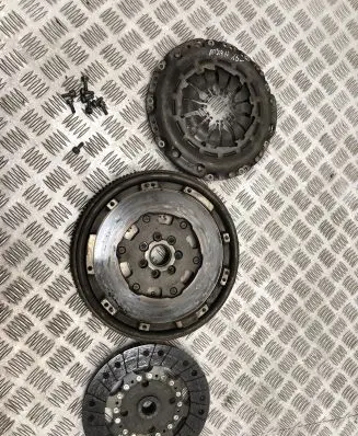 Nissan Qashqai Clutch set kit 123108271R LUK