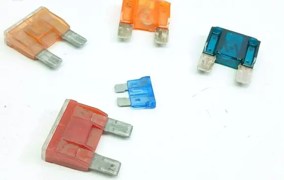 Volkswagen PASSAT B5.5 Fuse 4604602
