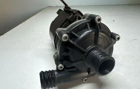 Mercedes-Benz GL X166 Water pump A1665011420