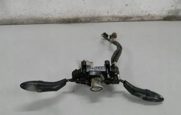 Hyundai Elantra Wiper turn signal indicator stalk/switch 