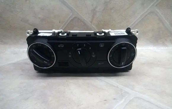 Mercedes-Benz B W245 Climate control unit A1698300585