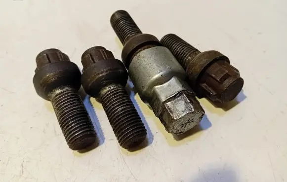 Audi A4 S4 B5 8D Nuts/bolts 