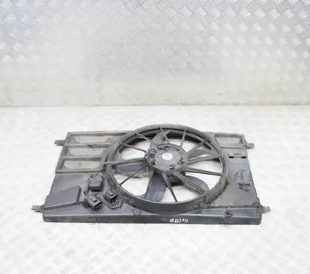 Radiator cooling fan shroud