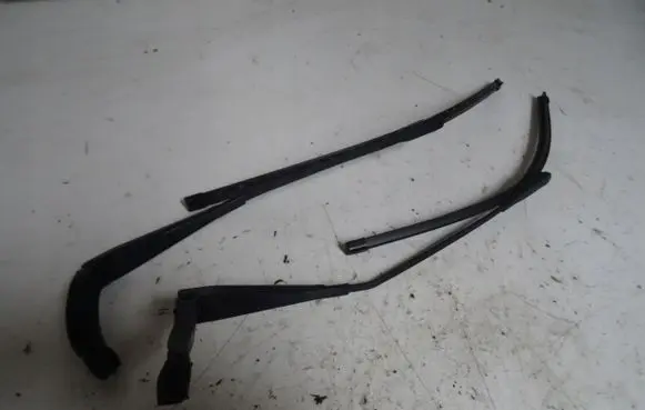 Mercedes-Benz B W245 Front wiper blade arm