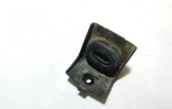 Radiator mount bracket