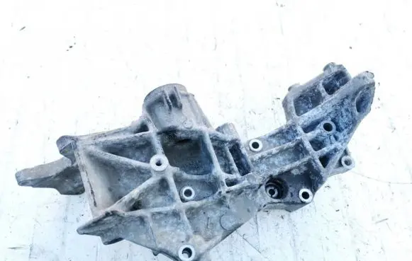 Audi A4 S4 B5 8D Engine mounting bracket 058145523