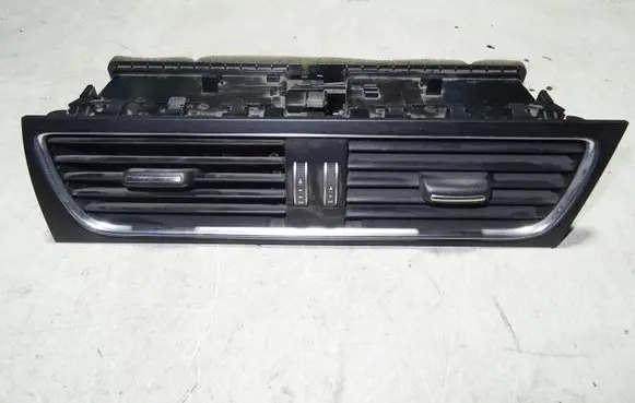 Audi A5 8T 8F Dash center air vent grill 8T2820951D