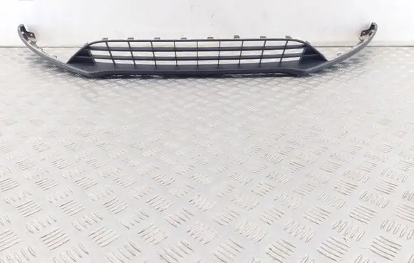 Front bumper lip