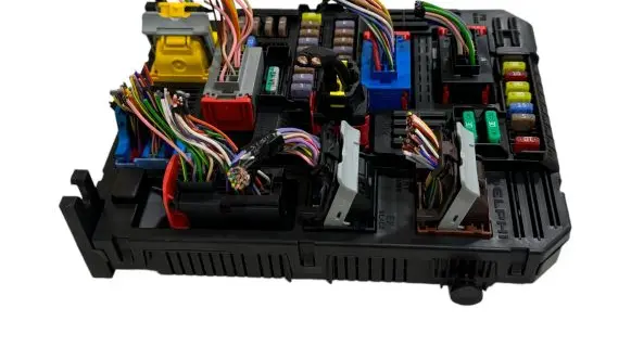 Peugeot 208 Fuse module 983288108000 28709110 0182144800