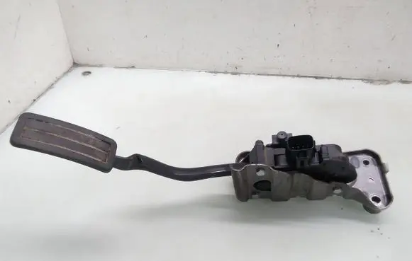 Land Rover Discovery 3 - LR3 Accelerator throttle pedal SLC500021