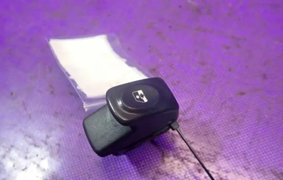 Renault Clio II Quarter vent window switch 429998K
