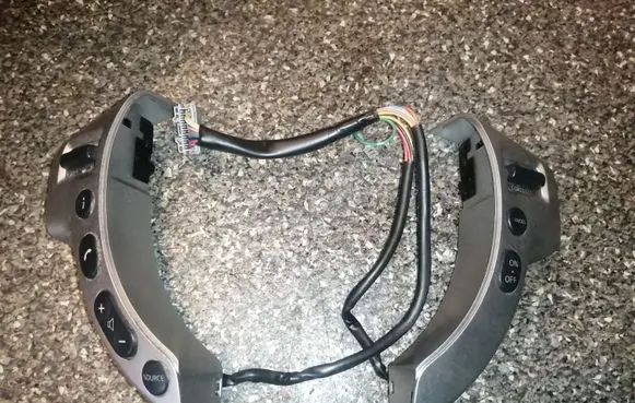 Steering wheel buttons/switches
