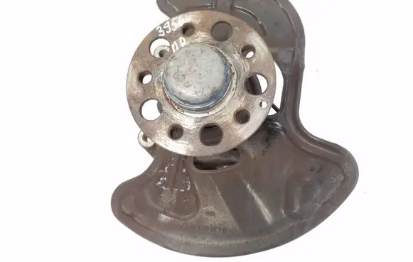 Mercedes-Benz E C207 W207 Front wheel hub A2043320201