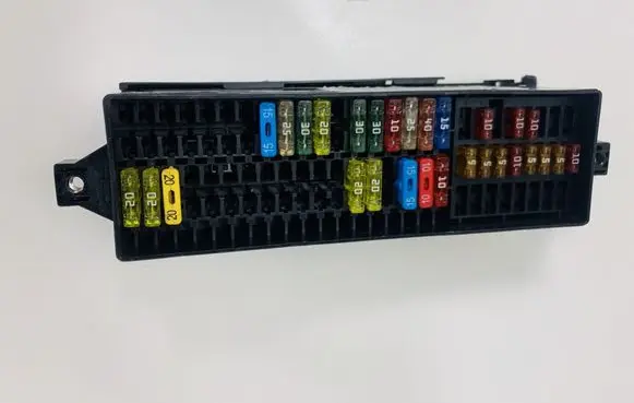 Volkswagen Touran II Fuse module 1031700658