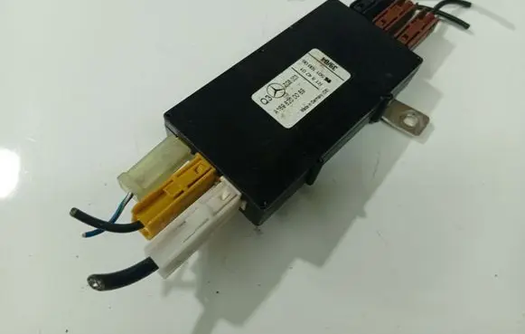 Mercedes-Benz A W169 Antenna control unit A1698200089