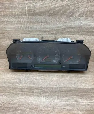 Volvo S70 V70 V70 XC Speedometer (instrument cluster) 9451530 9472523
