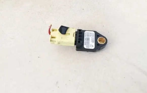 Mitsubishi Outlander Airbag deployment crash/impact sensor 8651a001
