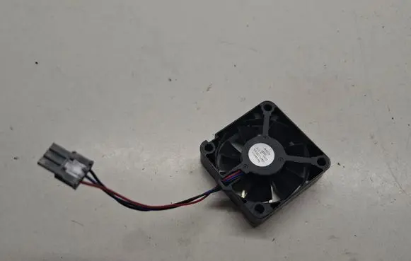 Volvo XC90 Headlight level adjustment motor UDQF5JC01CVL