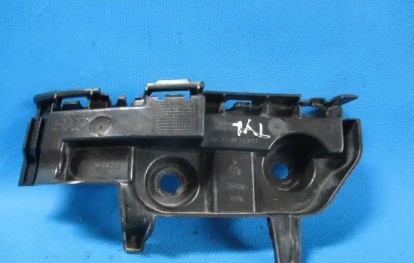 Volkswagen Polo VI Front bumper mounting bracket