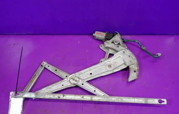 Honda CR-V Front door window regulator with motor