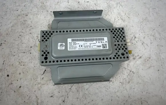 Tesla Model X Aerial antenna amplifier 114371600B