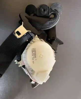BMW 3 E90 E91 Front seatbelt 33059848