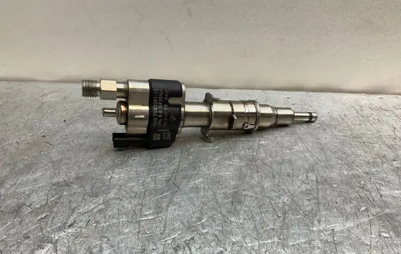 BMW 5 E60 E61 Fuel injector 7585261 10181010 PA66GF3596