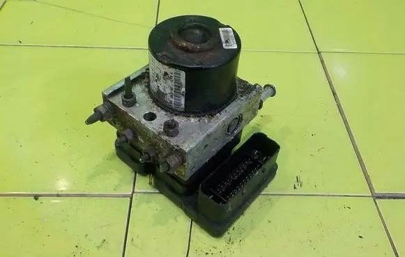 Mitsubishi Lancer VIII ABS Pump 4670A516