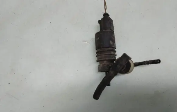 Mercedes-Benz E W212 Windscreen/windshield washer pump 2048660221