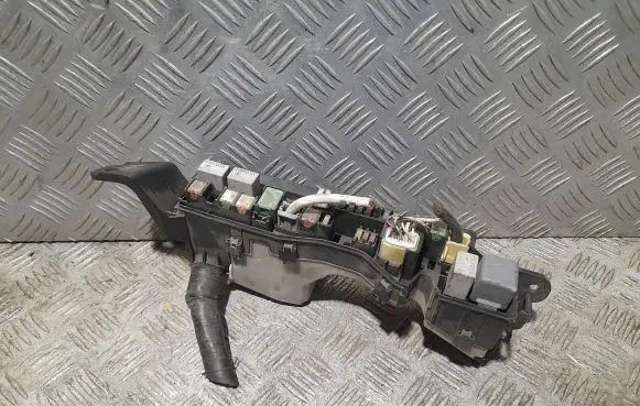 Toyota Avensis T250 Fuse box set 9008087019