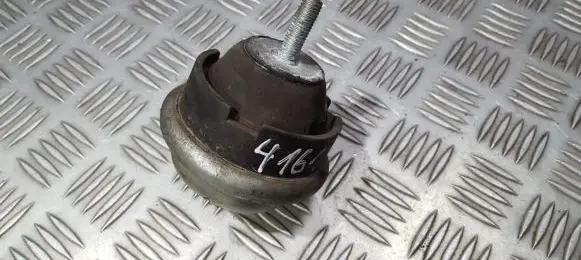 Peugeot 406 Engine mount bracket