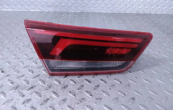 Tailgate rear/tail lights