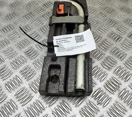 Volkswagen Caddy Tool set 2K5012113A 1T0805615A