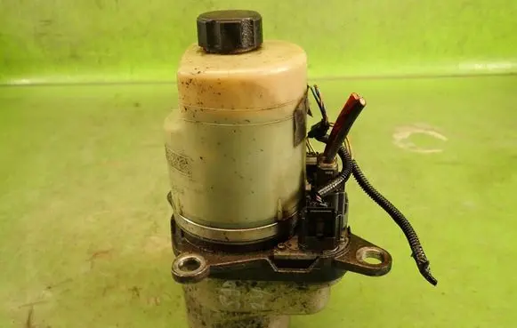 Ford Focus Power steering pump 4M513K514CB