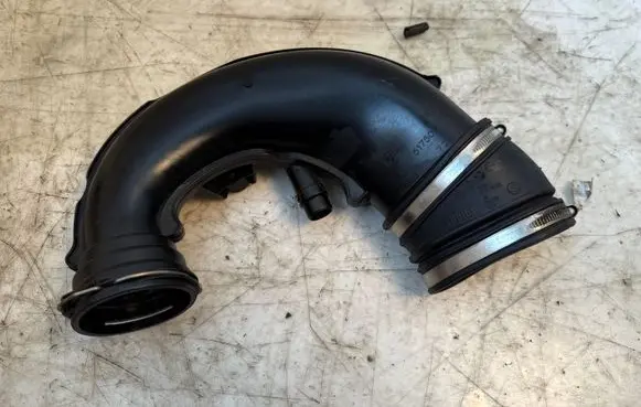 Air intake hose/pipe