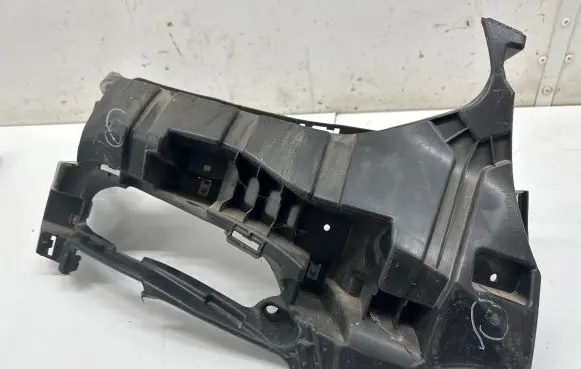 BMW X3 G01 Fog light bracket 8064596