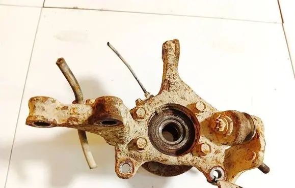 Toyota Avensis T270 Front wheel hub 