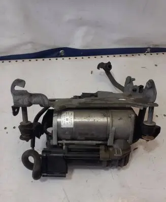 Mercedes-Benz C W205 Air suspension compressor/pump A2053200104 10R036089