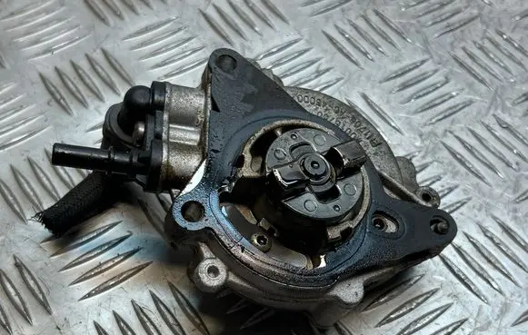 Peugeot 308 Vacuum pump 9827166480