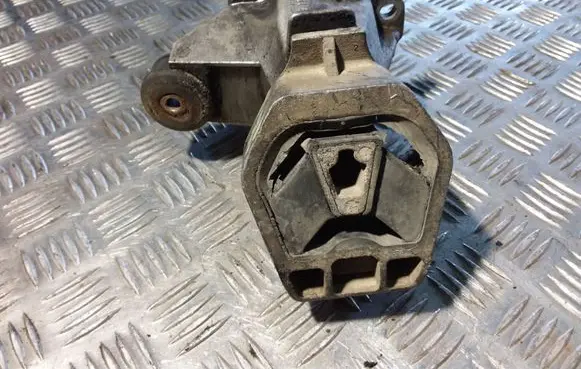 Audi A6 S6 C4 4A Gearbox mounting bracket 4A0399114G