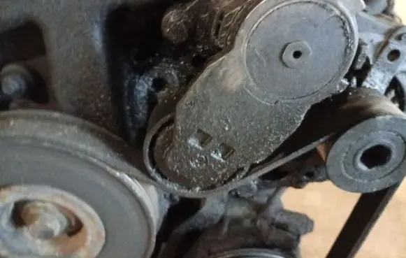 Ford C-MAX I Generator/alternator belt tensioner