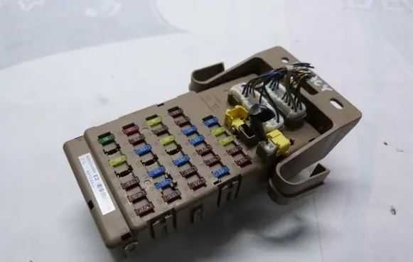 Subaru Legacy Fuse box set 82201AJ000