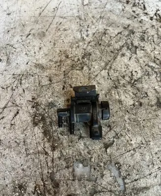 Audi A6 S6 C5 4B Turbo solenoid valve 1J0906283A