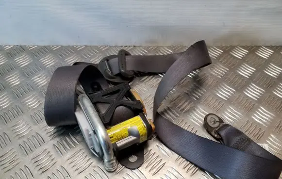 Toyota Land Cruiser (J120) Front seatbelt