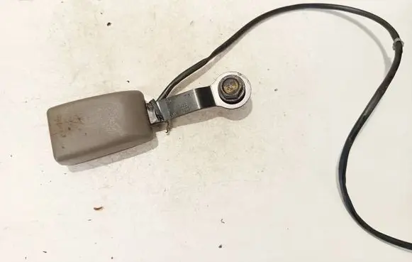 Front seatbelt buckle