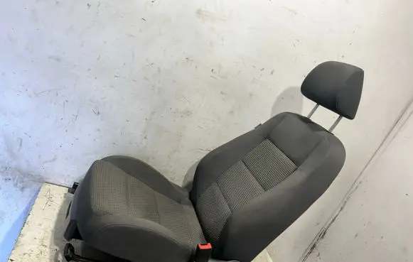 Volkswagen Golf V Front passenger seat 1K4881106PA