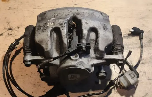 Mercedes-Benz E W213 Front brake caliper A2054214200 50154