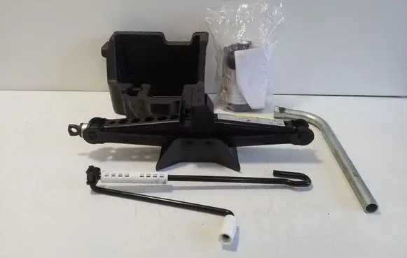Audi Q3 8U Tool set 8U0012109C 8N0012219 5N0011031B
