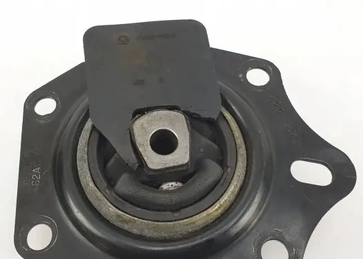 Chrysler PT Cruiser Gearbox mount 04668495AB