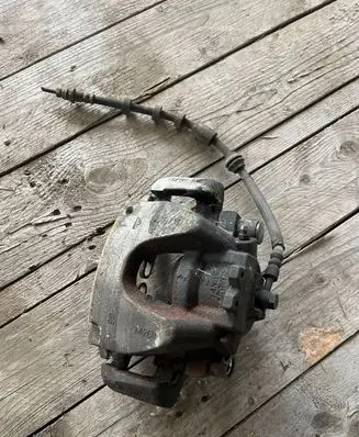 Land Rover Discovery Sport Front brake caliper A426M